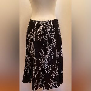 Chicos black/white floral skirt  NWT SIZE 0